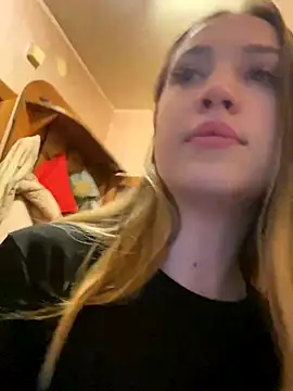 Snapshot of Emily_the_temptress_ chatting on December 1, 2024, 8:31 pm Emily the temptress online show from December 1, 2024, 8:31 pm