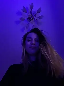 Snapshot of Emily_the_temptress_ chatting on December 28, 2024, 2:54 am Emily the temptress online show from December 28, 2024, 2:54 am