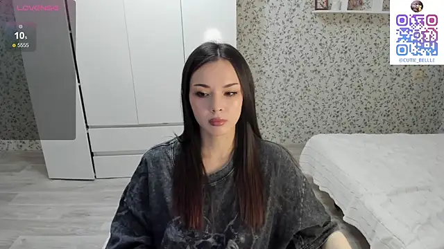 Snapshot of young_belle_ chatting on October 6, 2025, 11:51 am young belle online show from October 6, 2025, 11:51 am