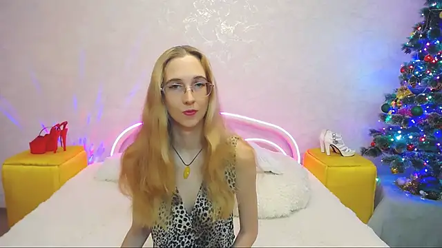 Snapshot of KlaryBrait chatting on December 22, 2024, 11:00 am KlaryBrait online show from December 22, 2024, 11:00 am
