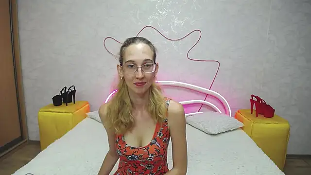 Snapshot of KlaryBrait chatting on September 21, 2025, 6:04 am KlaryBrait online show from September 21, 2025, 6:04 am
