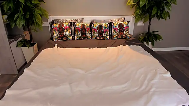 ValeryRoyale online show from October 12, 2025, 6:12 am