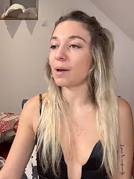 carlaaa online show from December 2, 2025, 10:27 pm