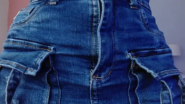 Ambar Roux  online show from January 18, 2025, 1:40 pm