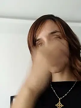 Ambar Roux  online show from November 6, 2025, 1:45 pm