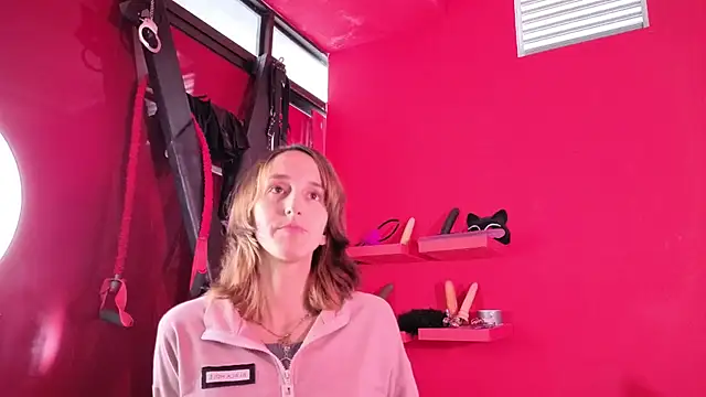 Ambar Roux  online show from November 22, 2025, 3:22 pm