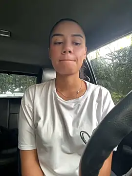  Luana online show from November 14, 2025, 6:39 pm