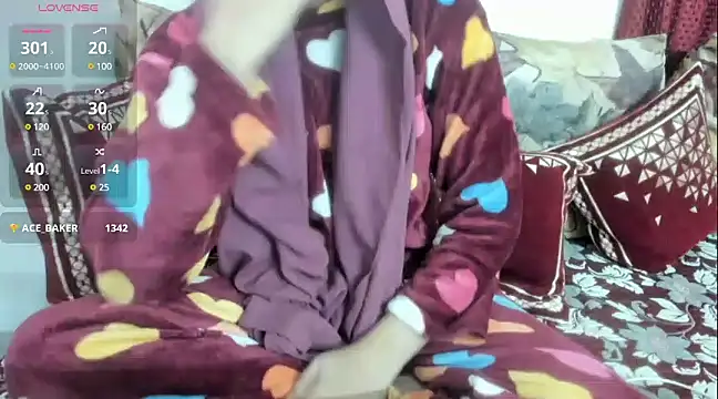 Snapshot of Reika_01 chatting on December 8, 2024, 2:49 am Reika 01 online show from December 8, 2024, 2:49 am