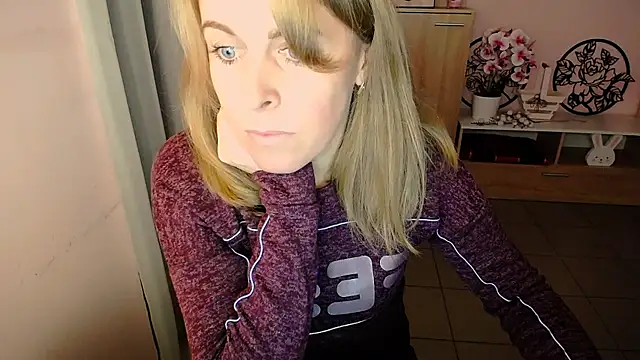 Hot Milady online show from December 11, 2024, 7:31 am