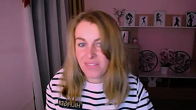 Hot Milady online show from December 18, 2024, 8:09 am