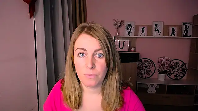 Hot Milady online show from January 16, 2025, 8:11 am