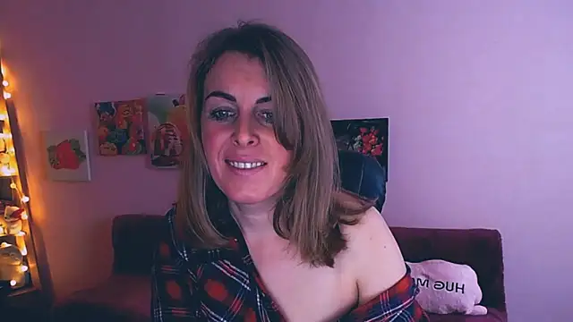 Hot Milady online show from February 3, 2025, 8:13 am