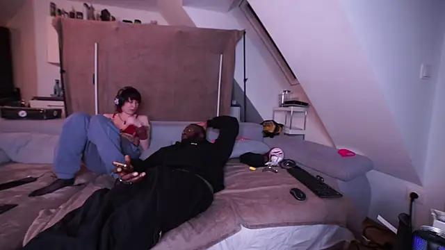 MacTroy online show from December 31, 2024, 4:35 pm