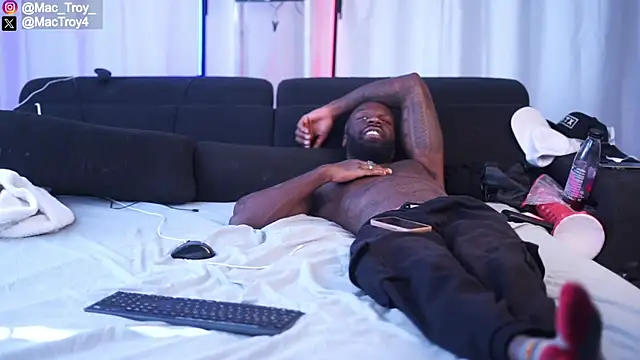 MacTroy online show from September 12, 2025, 10:48 am