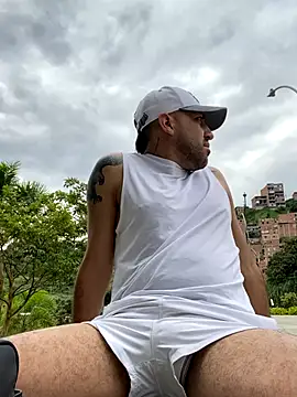 JuanZapata33 online show from October 30, 2025, 4:52 pm