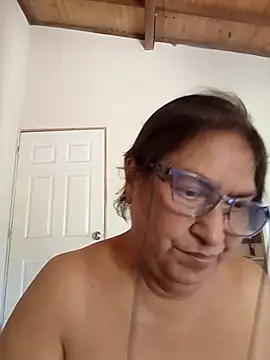 florecita69 online show from November 12, 2025, 2:50 pm