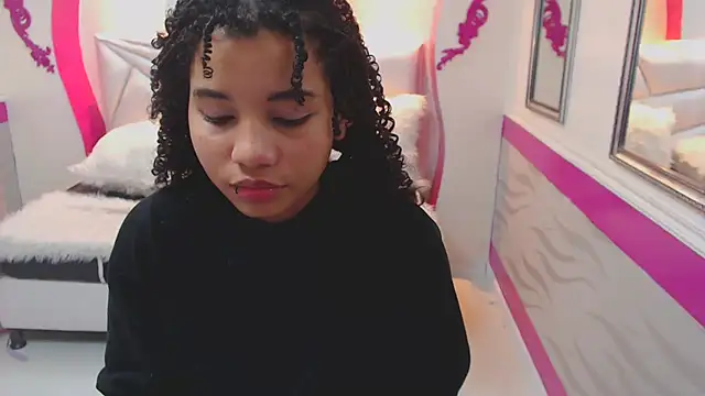 Snapshot of Mayaa_ross chatting on December 19, 2024, 10:53 pm Mayaa ross online show from December 19, 2024, 10:53 pm