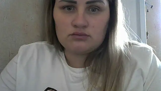 Snapshot of Honeydew-Waves chatting on November 18, 2025, 11:14 am Honeydew-Waves online show from November 18, 2025, 11:14 am