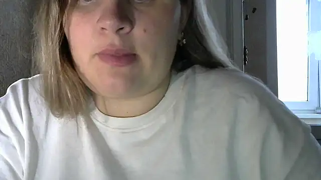 Snapshot of Honeydew-Waves chatting on November 21, 2025, 6:12 am Honeydew-Waves online show from November 21, 2025, 6:12 am