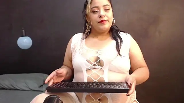 Snapshot of brendamaz chatting on February 21, 2025, 12:28 pm brendamaz online show from February 21, 2025, 12:28 pm