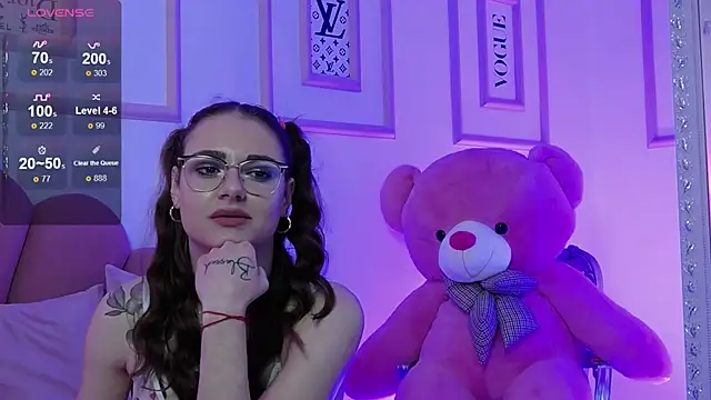 Abby  White online show from February 8, 2025, 11:13 pm