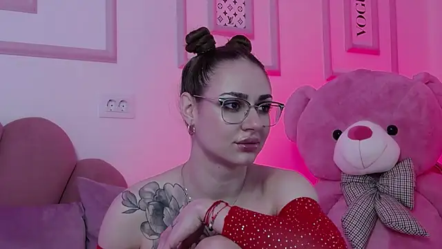 Abby  White online show from March 18, 2025, 5:10 pm