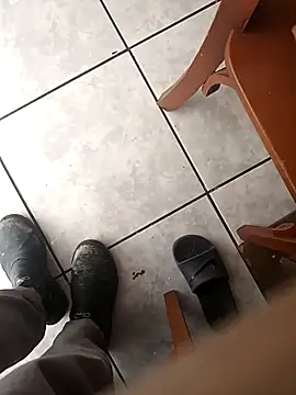 Snapshot of 1995eduardo chatting on November 6, 2025, 3:24 pm 1995eduardo online show from November 6, 2025, 3:24 pm