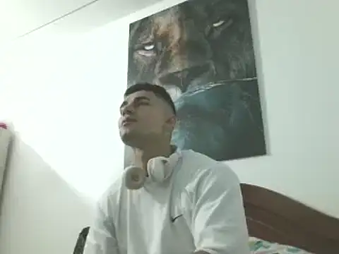 Snapshot of Danifornari chatting on December 4, 2024, 3:15 am Danifornari online show from December 4, 2024, 3:15 am