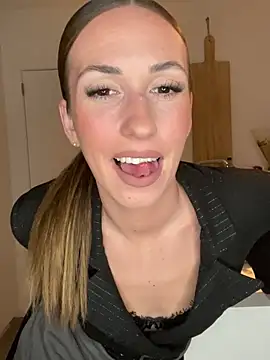 lola tentatiion online show from March 9, 2025, 8:42 pm