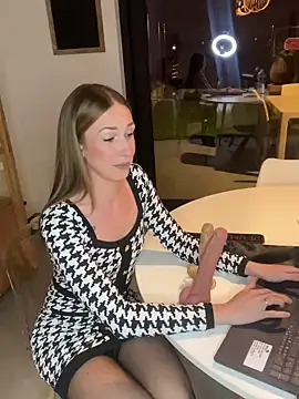 lola tentatiion online show from March 10, 2025, 8:34 pm