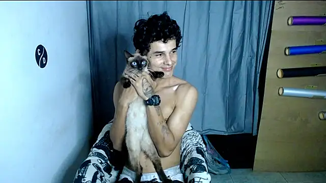 Snapshot of freddy_romas chatting on March 1, 2025, 1:43 am freddy romas online show from March 1, 2025, 1:43 am