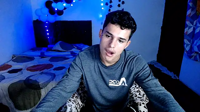 Snapshot of freddy_romas chatting on December 4, 2025, 5:32 pm freddy romas online show from December 4, 2025, 5:32 pm