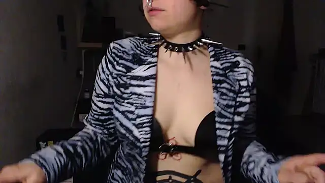 kinkyspirali online show from March 9, 2025, 9:03 pm