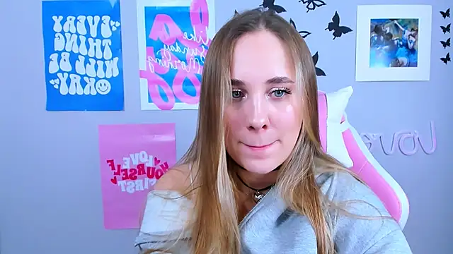 Snapshot of MiaMilas chatting on December 20, 2024, 7:33 am MiaMilas online show from December 20, 2024, 7:33 am