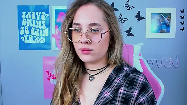 Snapshot of MiaMilas chatting on February 4, 2025, 8:46 am MiaMilas online show from February 4, 2025, 8:46 am