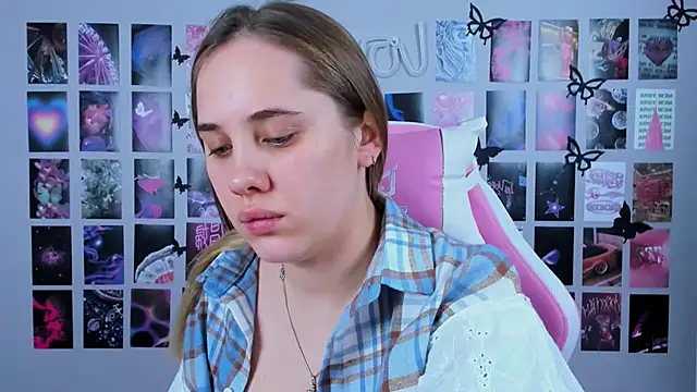 Snapshot of MiaMilas chatting on February 13, 2025, 6:20 am MiaMilas online show from February 13, 2025, 6:20 am