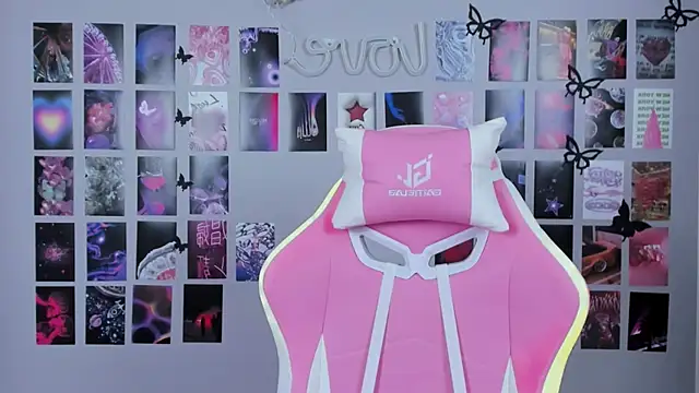 Snapshot of MiaMilas chatting on February 19, 2025, 10:56 am MiaMilas online show from February 19, 2025, 10:56 am