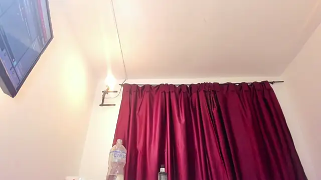  Caroliina online show from December 28, 2024, 5:14 pm