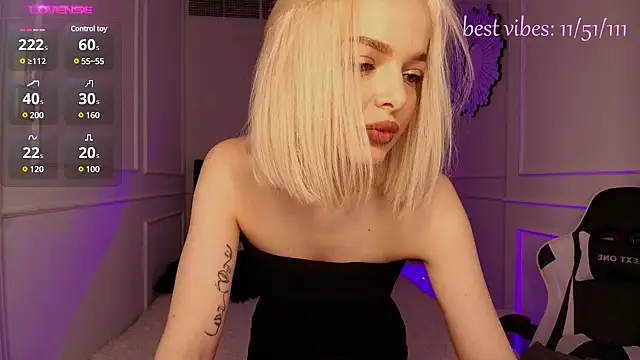 horny blondiee online show from February 24, 2025, 8:38 am