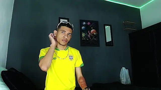 Snapshot of Romancartier_1 chatting on December 12, 2024, 5:20 am Romancartier 1 online show from December 12, 2024, 5:20 am