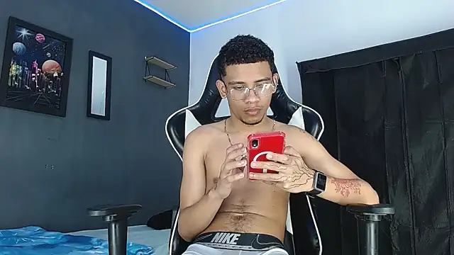 Snapshot of Romancartier_1 chatting on December 28, 2024, 3:47 am Romancartier 1 online show from December 28, 2024, 3:47 am