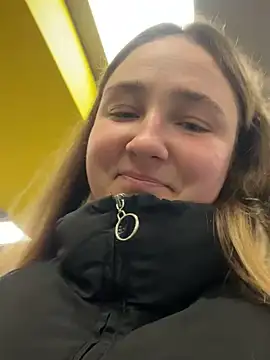 Snapshot of Joannakiss chatting on March 4, 2025, 2:42 pm Joannakiss online show from March 4, 2025, 2:42 pm