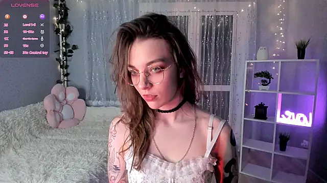 AraCopple online show from December 15, 2024, 9:31 pm