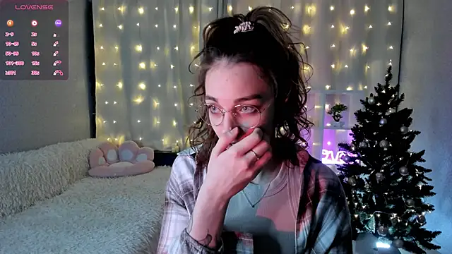 AraCopple online show from January 9, 2025, 9:58 pm