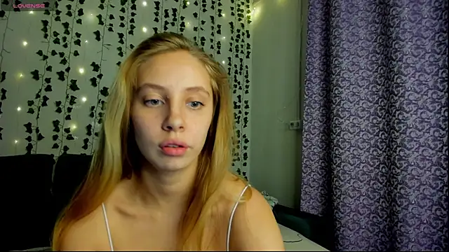 Kitty Katrine online show from December 16, 2024, 7:21 pm