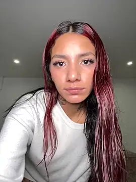 dolcebella online show from November 19, 2025, 4:45 am