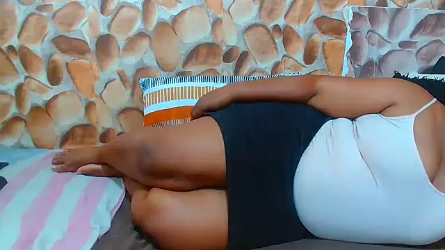 Snapshot of AfricanBigAssxx98 chatting on December 5, 2025, 9:40 am AfricanBigAssxx98 online show from December 5, 2025, 9:40 am