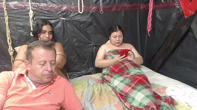 Snapshot of ZuriandAlex chatting on December 30, 2024, 5:48 am ZuriandAlex online show from December 30, 2024, 5:48 am