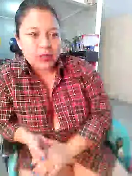 Snapshot of ZuriandAlex chatting on January 18, 2025, 11:54 am ZuriandAlex online show from January 18, 2025, 11:54 am