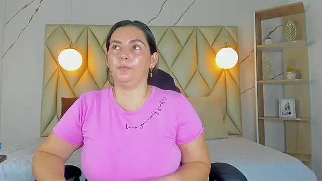 Snapshot of angelswets chatting on November 9, 2025, 1:42 pm angelswets online show from November 9, 2025, 1:42 pm